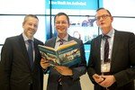 Stellten Bremerhavener "Windbuch" in Frankfurt vor: